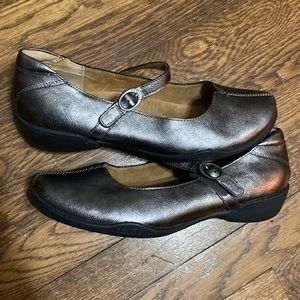 Taos Footwear Metallic Mary Jane Flats